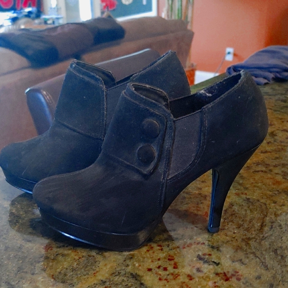 Black Heeled Boots with Suede Material and Stiletto Heel